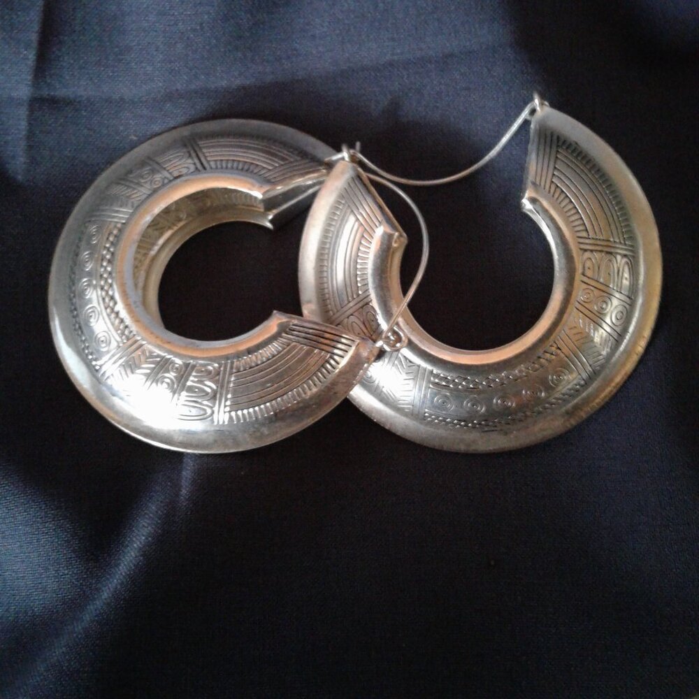 Earings Silver Tone